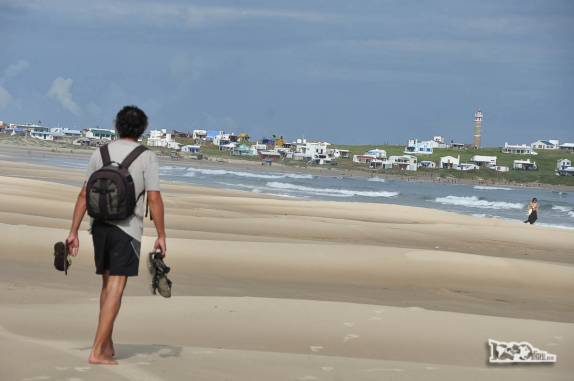 Caminhando de volta a Cabo Polonio, no litoral do Uruguai